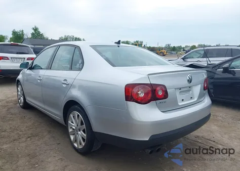 2010 Volkswagen Jetta Wolfsburg Edition from USA, damaged, VIN 3VWRA7AJ7AM048174